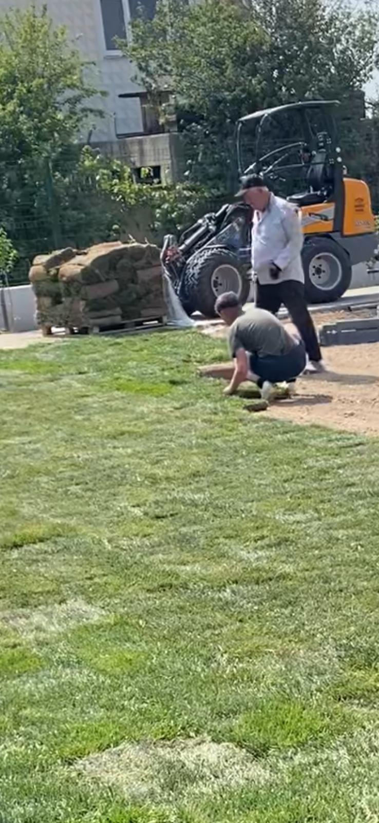 Rulo çim uygulaması yapılan bahçe